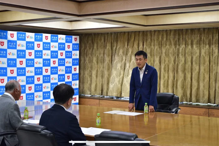 戸田市町会連合会政策要望書提出式